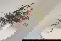 Julebuketter med kunstige blomster 