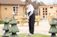 Minigolf og drik ved Vestkysten